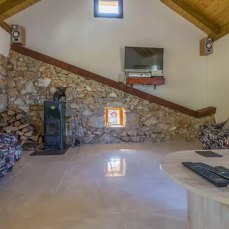 Idyllisches Mit Privatpool, Meerblick Und Flughafentransfer Prázdninový dům Bribir (Primorje-Gorski Kotar)
