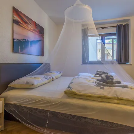 Idyllisches Mit Privatpool, Meerblick Und Flughafentransfer Prázdninový dům Bribir (Primorje-Gorski Kotar)