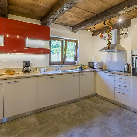 Idyllisches Mit Privatpool, Meerblick Und Flughafentransfer Bribir