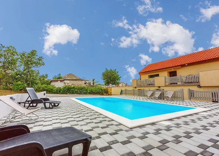 Idyllisches Mit Privatpool, Meerblick Und Flughafentransfer