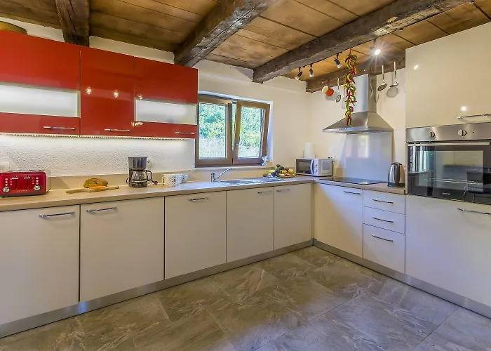 Idyllisches Mit Privatpool, Meerblick Und Flughafentransfer Bribir