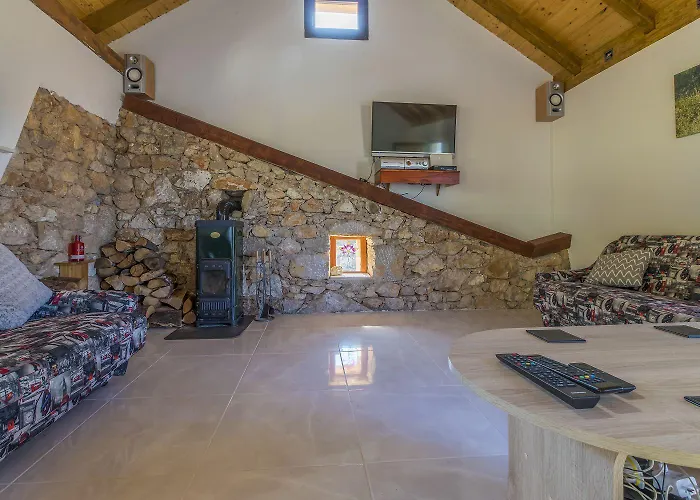 Idyllisches Mit Privatpool, Meerblick Und Flughafentransfer Nyaraló Bribir