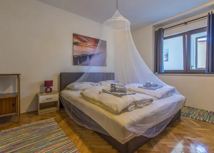 Nyaraló Idyllisches Mit Privatpool, Meerblick Und Flughafentransfer