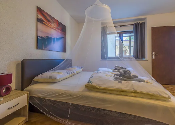 Idyllisches Mit Privatpool, Meerblick Und Flughafentransfer Nyaraló Bribir