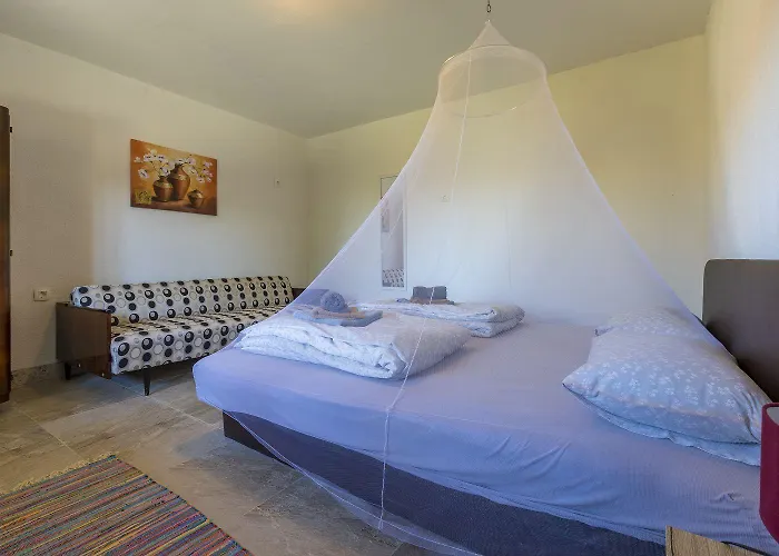 Idyllisches Mit Privatpool, Meerblick Und Flughafentransfer Nyaraló Bribir