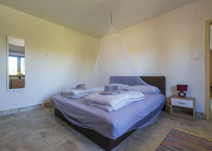 Nyaraló Idyllisches Mit Privatpool, Meerblick Und Flughafentransfer Bribir