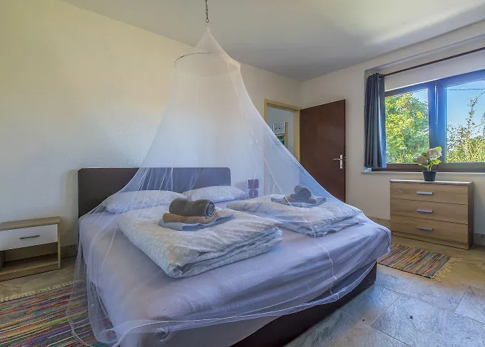 Idyllisches Mit Privatpool, Meerblick Und Flughafentransfer Bribir