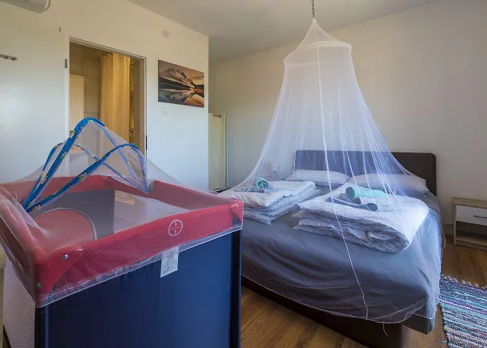 Idyllisches Mit Privatpool, Meerblick Und Flughafentransfer Nyaraló Bribir