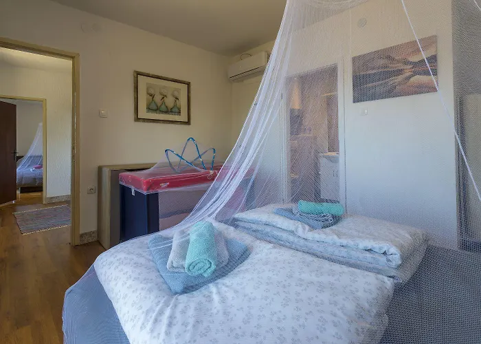 Idyllisches Mit Privatpool, Meerblick Und Flughafentransfer Nyaraló Bribir