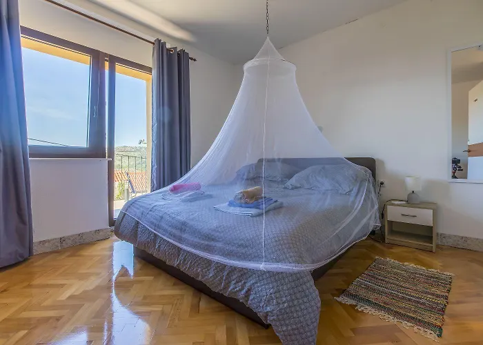 Idyllisches Mit Privatpool, Meerblick Und Flughafentransfer Nyaraló Bribir