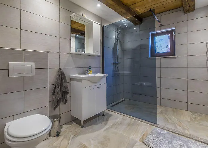 Idyllisches Mit Privatpool, Meerblick Und Flughafentransfer Bribir