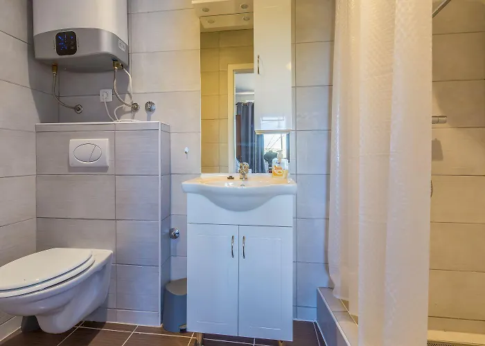 Nyaraló Idyllisches Mit Privatpool, Meerblick Und Flughafentransfer