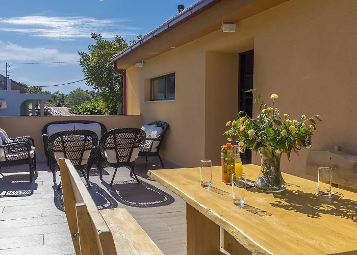 Idyllisches Mit Privatpool, Meerblick Und Flughafentransfer