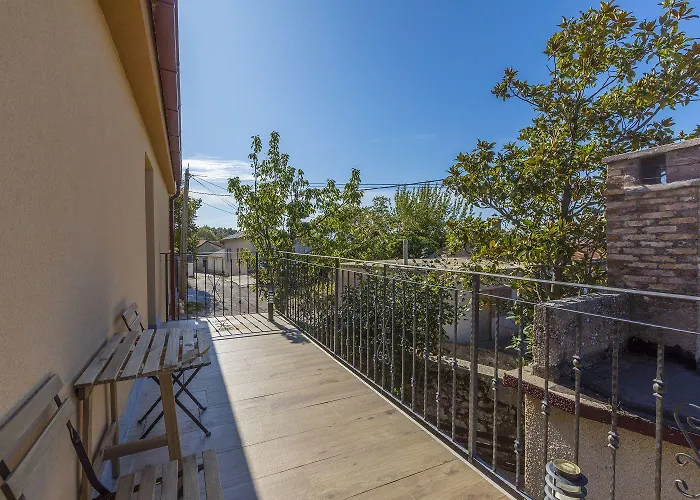 Nyaraló Idyllisches Mit Privatpool, Meerblick Und Flughafentransfer Bribir