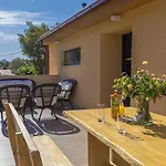 Idyllisches Mit Privatpool, Meerblick Und Flughafentransfer
