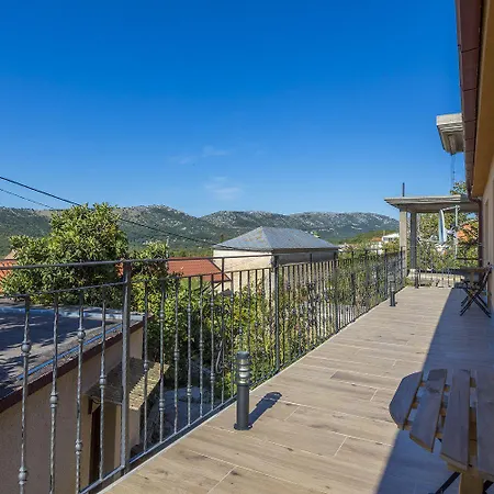Idyllisches Mit Privatpool, Meerblick Und Flughafentransfer Holiday home Bribir (Primorje-Gorski Kotar)
